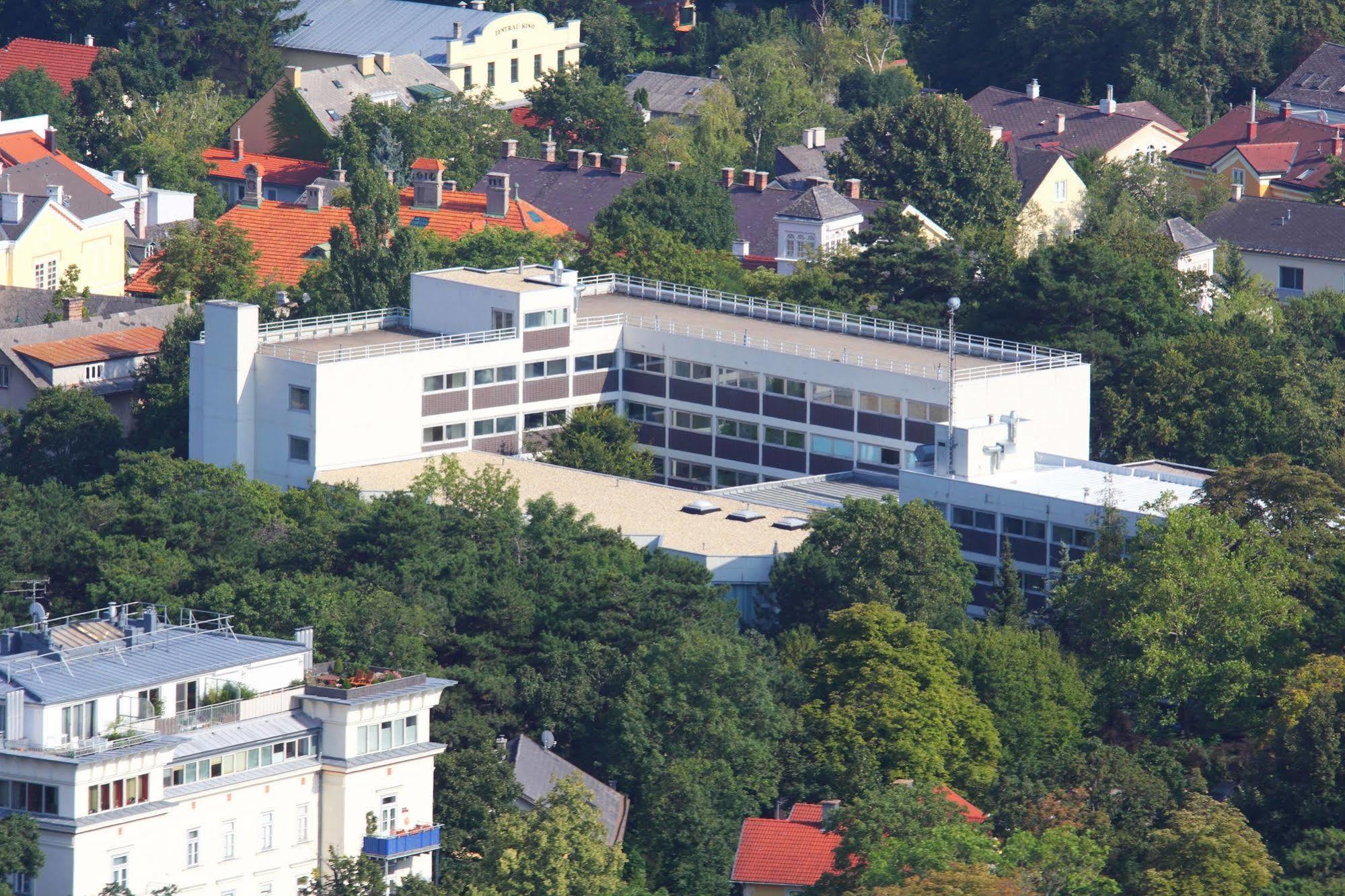 College Garden Hotel Bad Voeslau Exteriér fotografie