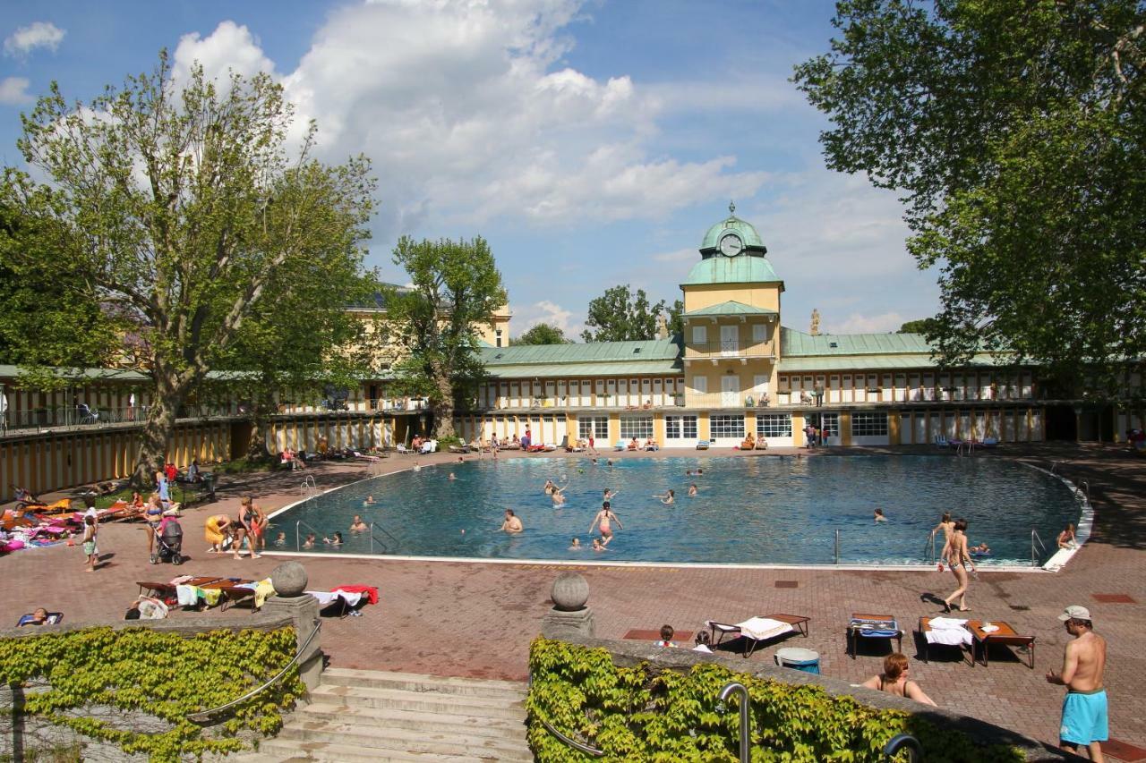 College Garden Hotel Bad Voeslau Exteriér fotografie